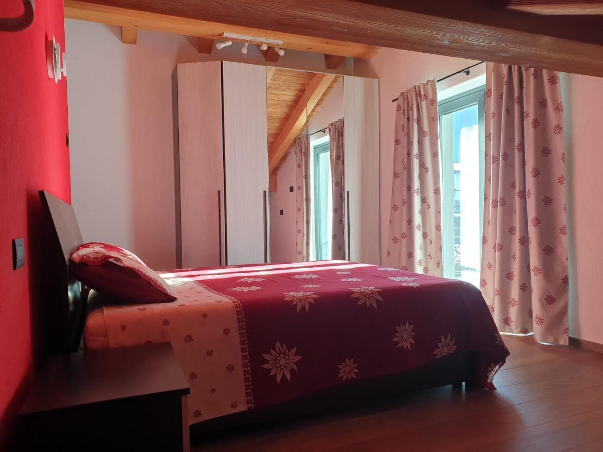 Casa Vacanza Lo Nano Fenis Εξωτερικό φωτογραφία