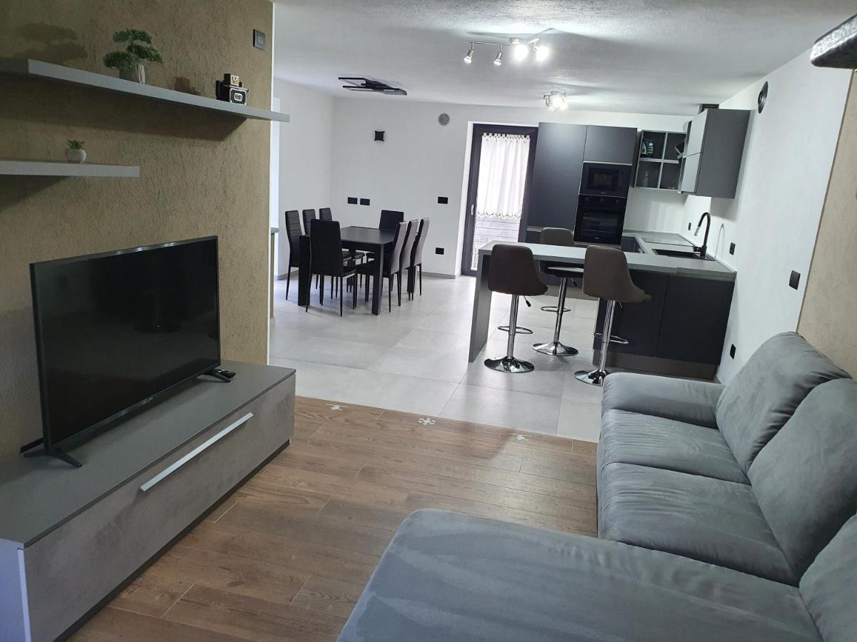 Casa Vacanza Lo Nano Fenis Εξωτερικό φωτογραφία