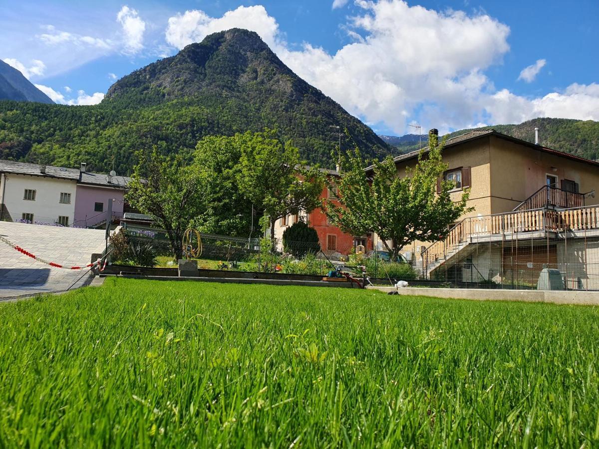 Casa Vacanza Lo Nano Fenis Εξωτερικό φωτογραφία